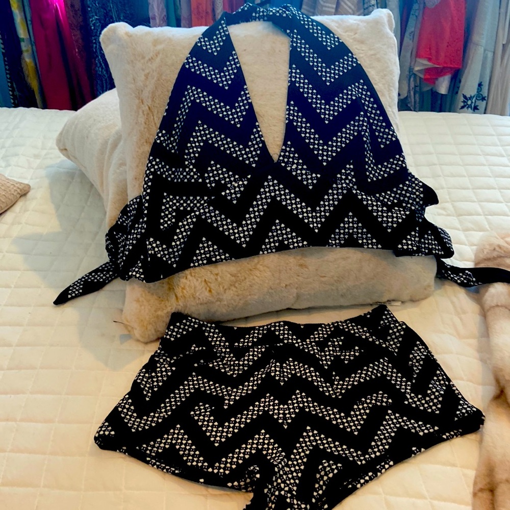 ModCloth LucyLove halter top & hot pants - vintage style - size medium